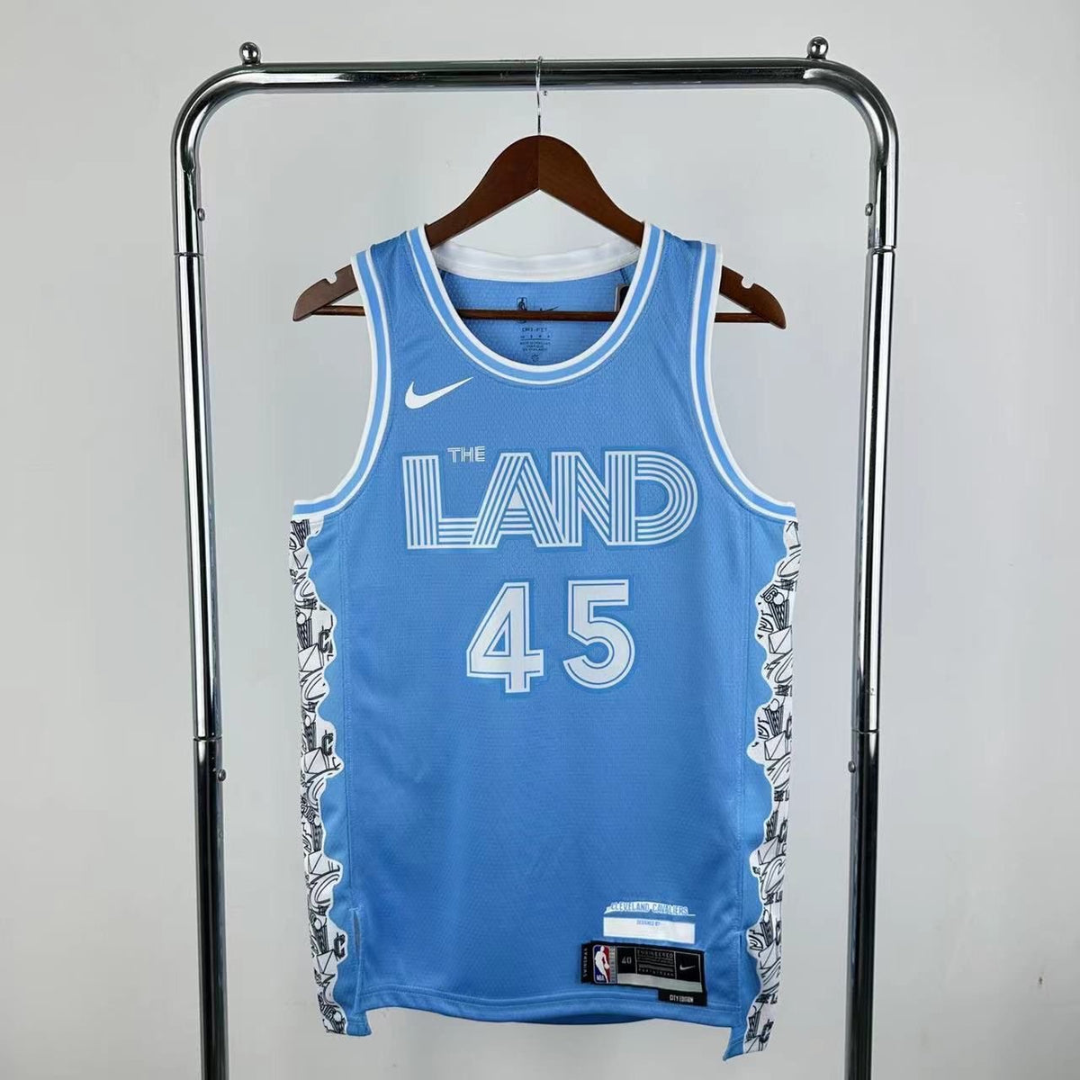 Camisa Cleveland Cavaliers The Land Donovan Mitchell #45 Azul – NBA