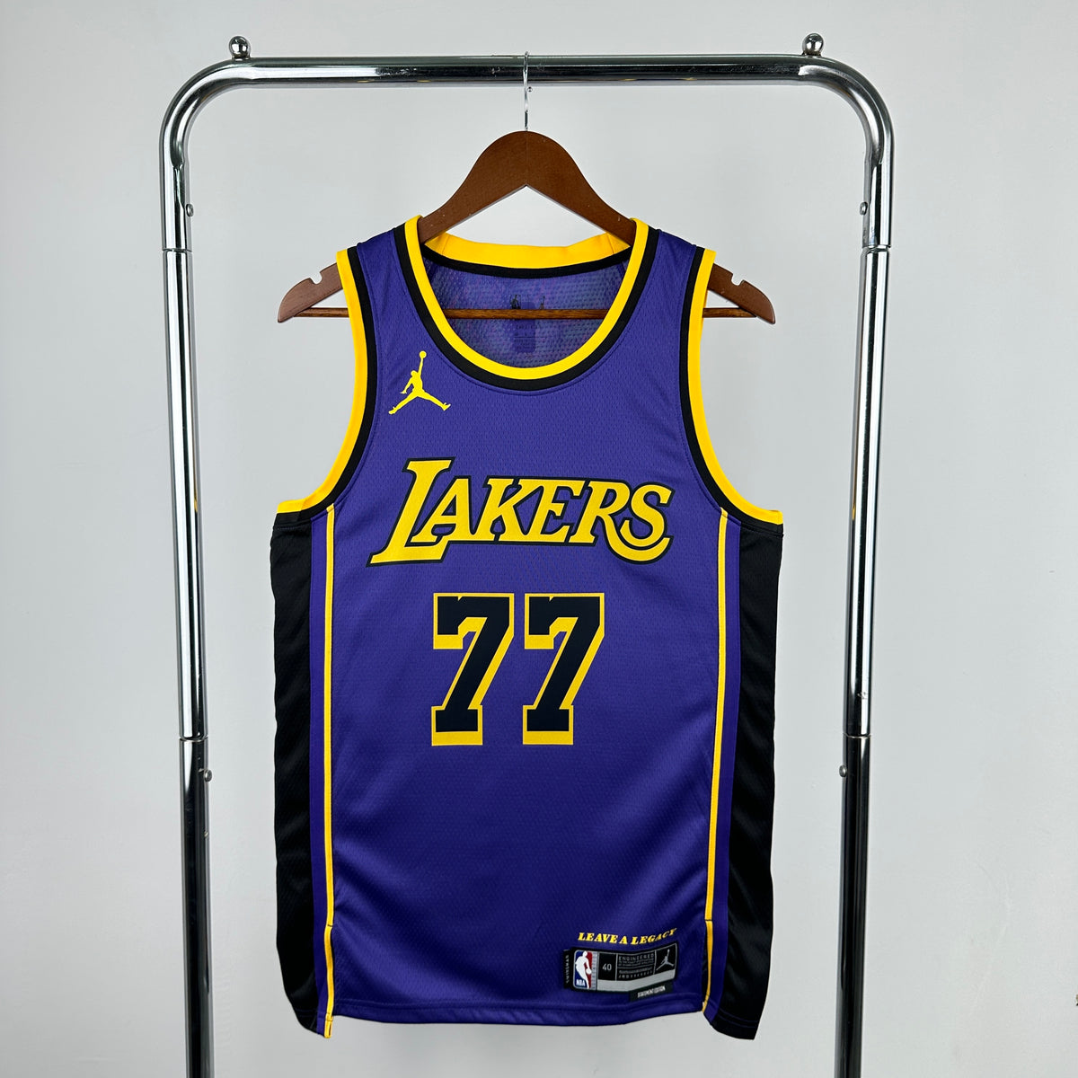 Camisa Los Angeles Lakers Luka Dončić #77 Roxa – NBA